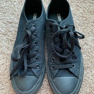 Black Out Converse